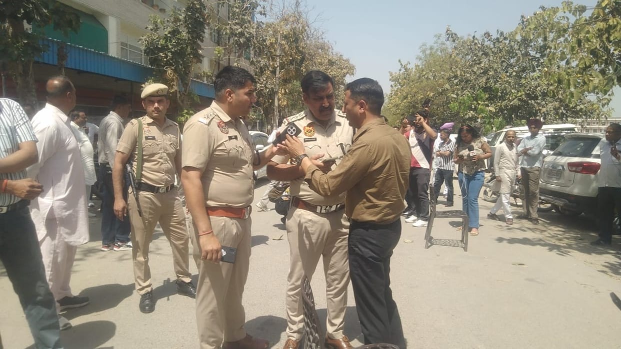 Firing outside Karnal court premises, 2 people injured; Police is scanning CCTV to identify attackers