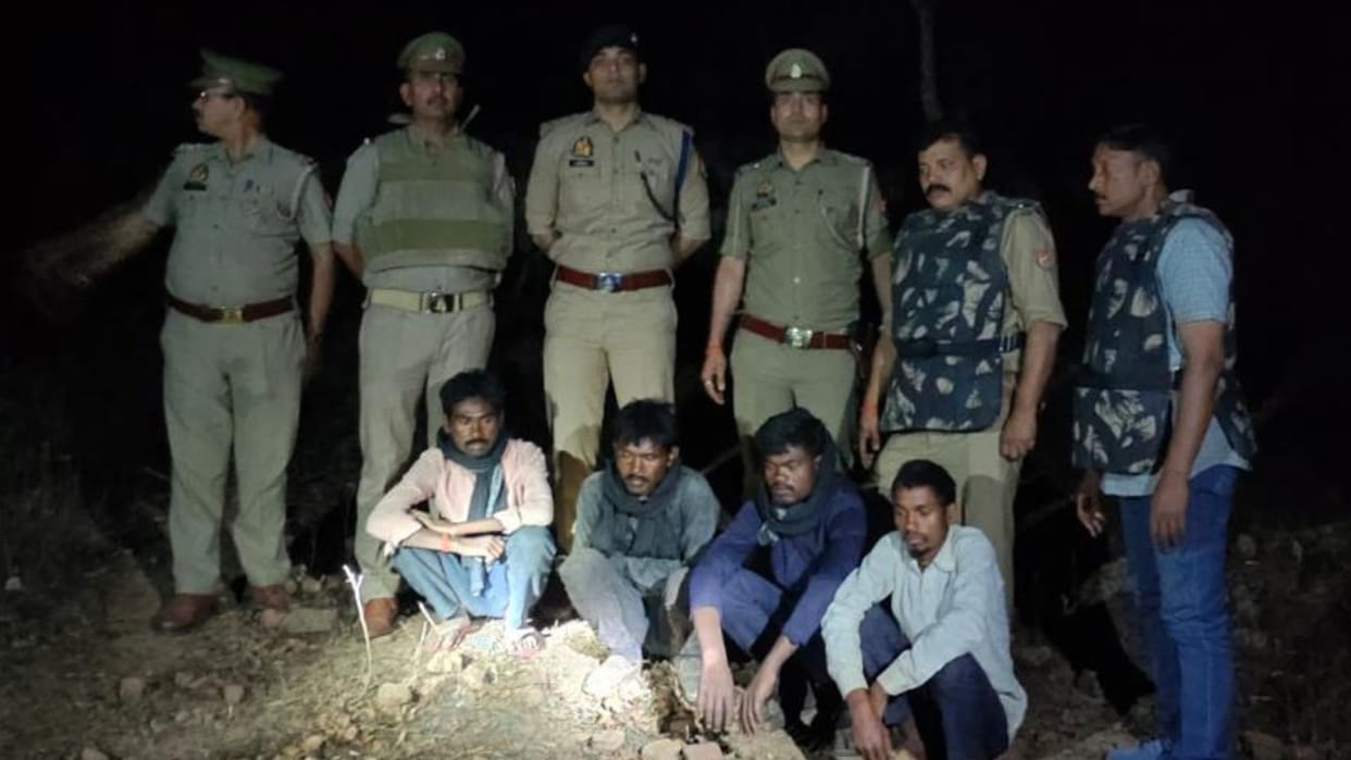 Encounter with animal smugglers in Sonbhadra Five miscreants arrested one injured