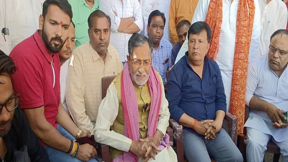 Former cabinet minister surrounded Yogi government over the attack on SP MP's house
