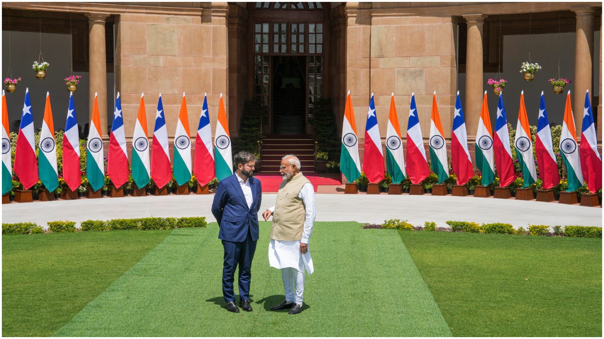 Chilean President Praises Indian PM Modi Says Key Player in Geopolitics News in Hindi