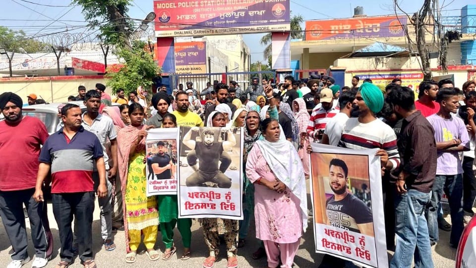 Body Builder Pawanpreet suicide case Road blocked demanding arrest of accused