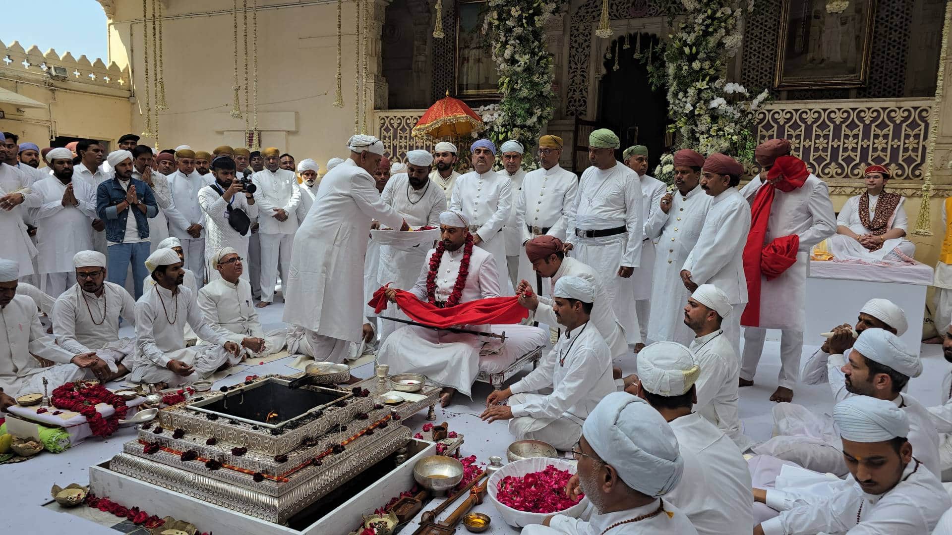 Laxyaraj Singh Gaddi Utsav Laxyaraj Singh became 77th Maharaja of Mewar Gaddi Tilak took place in Udaipur