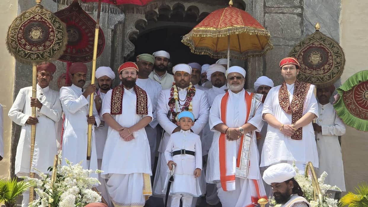 Laxyaraj Singh Gaddi Utsav Laxyaraj Singh became 77th Maharaja of Mewar Gaddi Tilak took place in Udaipur