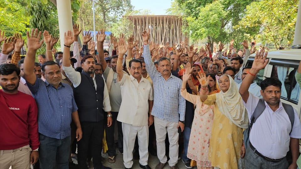 Protest against the removal of people affected by expansion of Pantnagar Airport without rehabilitation