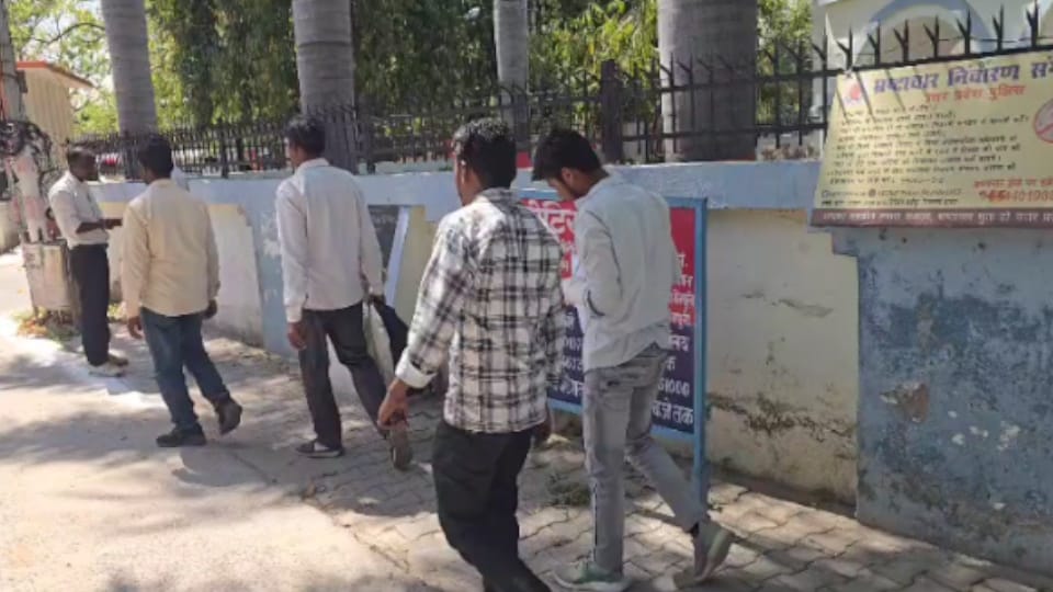 SC student alleges teacher He broke his fingers when he drank water from teacher bottle in mainpuri