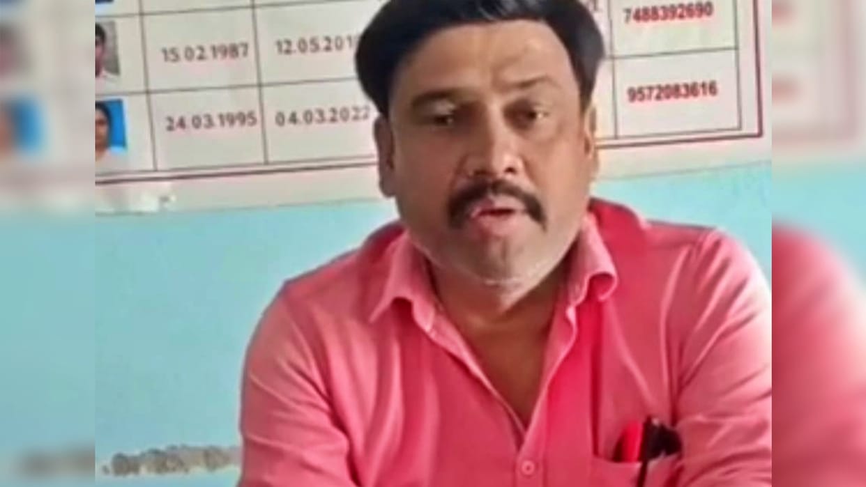 Siwan News: Anti-social elements entered government school, beat up principal brutally