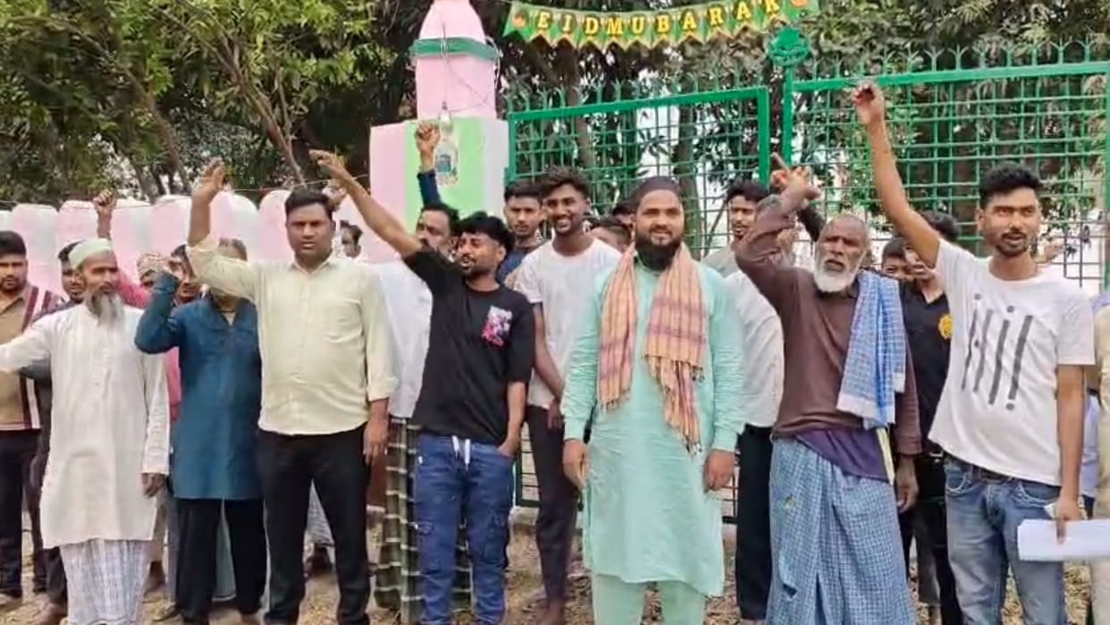 Protest against the liquor shop opened near Idgah in Sultanpur