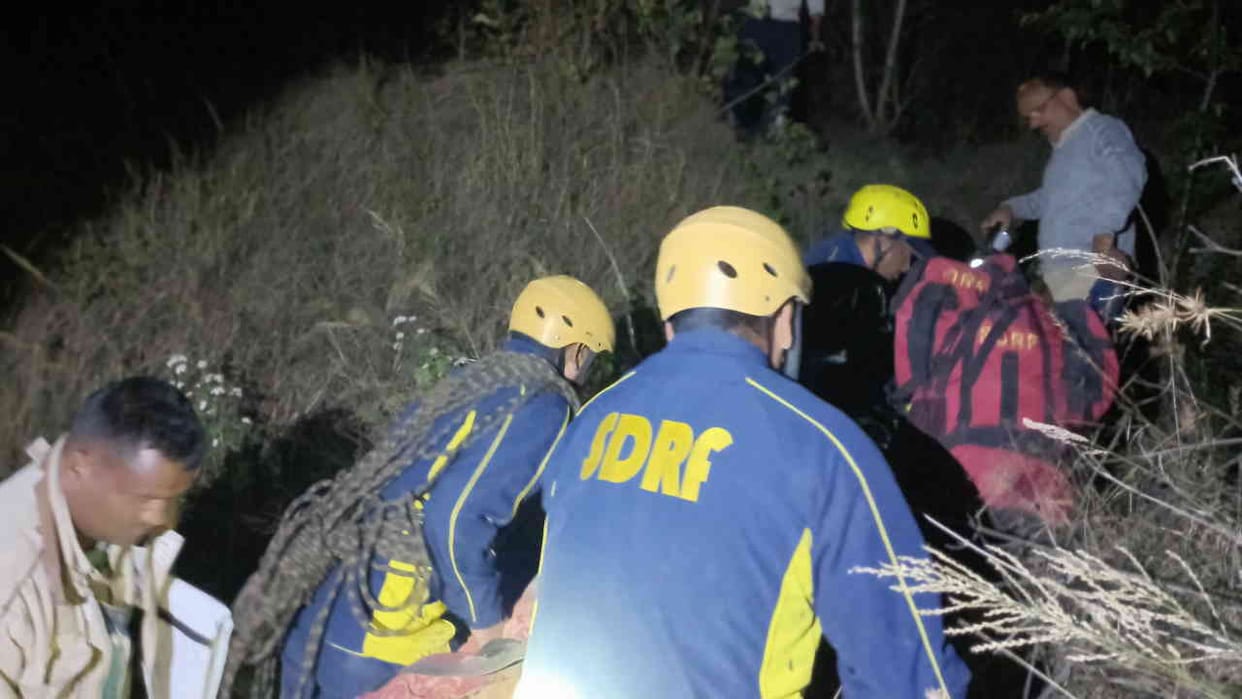 Truck fell into a ditch near Bankot in Tehri SDRF conducted a rescue operation Tehri Accident