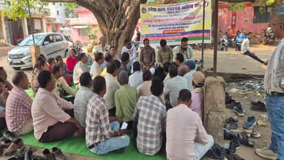 MLA Indra Saav supported strike of Panchayat Secretaries accused government of breaking promises in Balodabaz