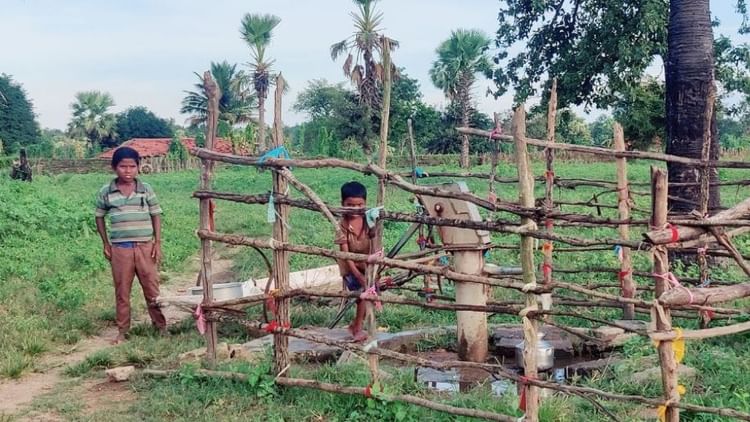 नक्सल इलाके में भ्रष्टाचार का खेल: आंगनबाड़ी मरम्मत के नाम पर लाखों की लूट, सप्लायर-पंचायत सचिव ने किया घोटाला