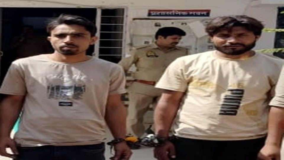 Amroha: RLD district president petrol pump salesman robbed, two miscreants arrested, 82 thousand recovered