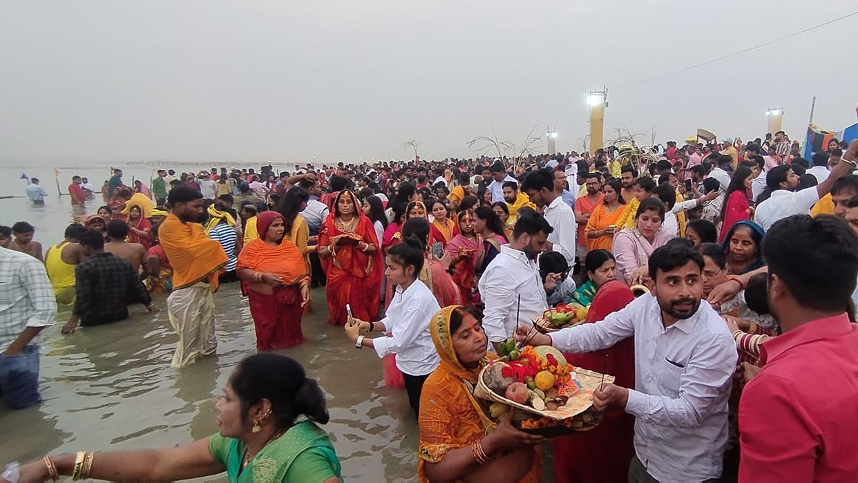 Bihar Chhath Puja: Arghya to the setting Sun today, third day of Chaitra Chhath: Patna, Ganga Ghat