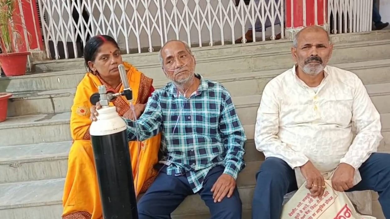 Bihar News Bhagalpur 60-year-old patient reached court premises with oxygen cylinder
