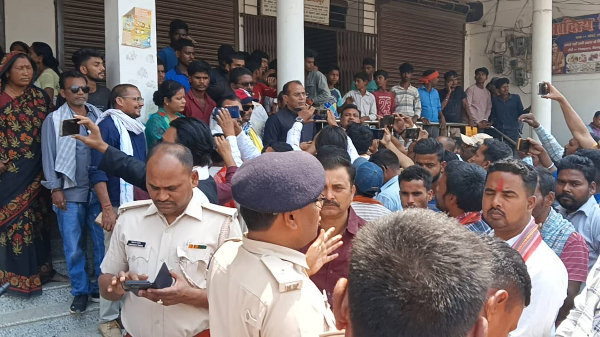 पुलिस और परिजन