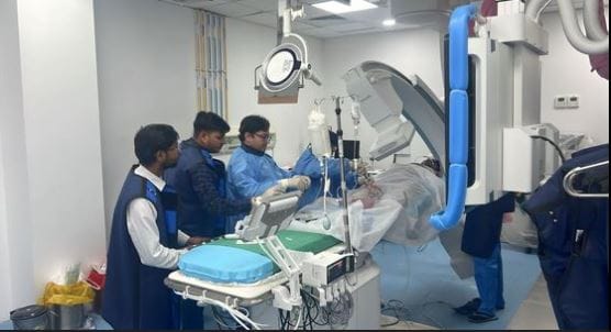 SN Medical College: Heart surgery is being done at half the price waiting period has crossed 80