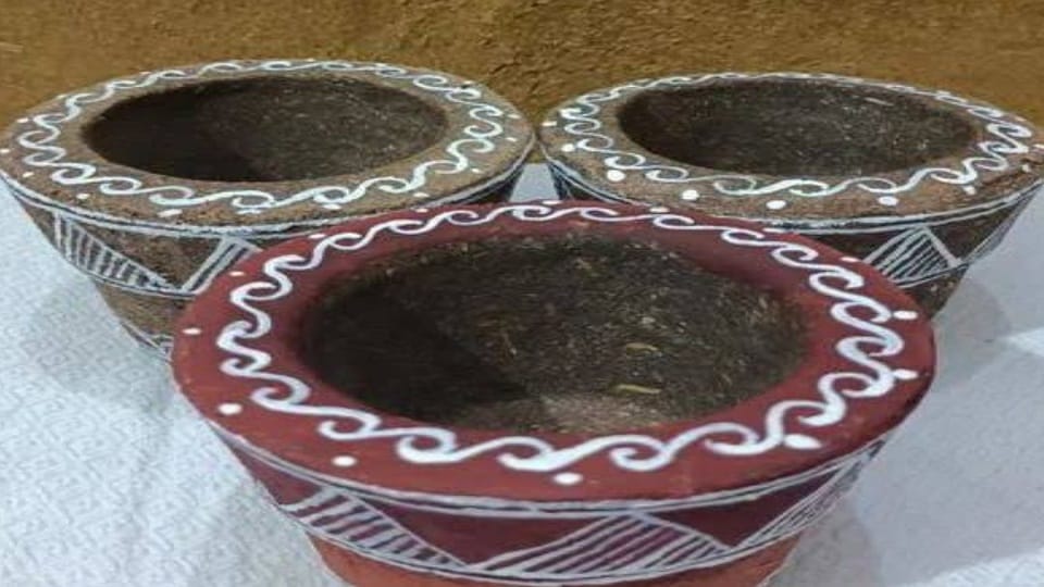 Pots made of cow dung will be helpful in keeping the plants alive in pantnagar