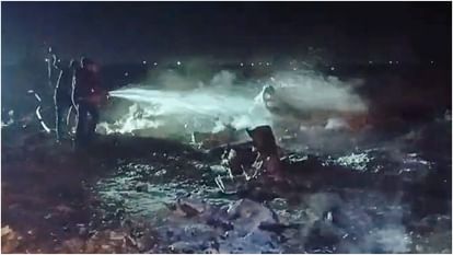 Air Force Jet Crash: गुजरात में दुर्घटनाग्रस्त हुए वायुसेना के विमान के घायल पायलट की मौत, एक का चल रहा इलाज Pilot who was injured in Air Force jet crash in Gujarat, succumbs to injuries another receiving treatment