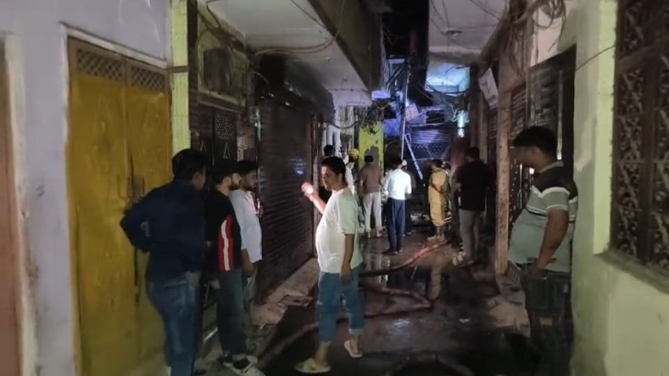 Fire broke out in a clothes stitching factory in Jafrabad man burnt to death