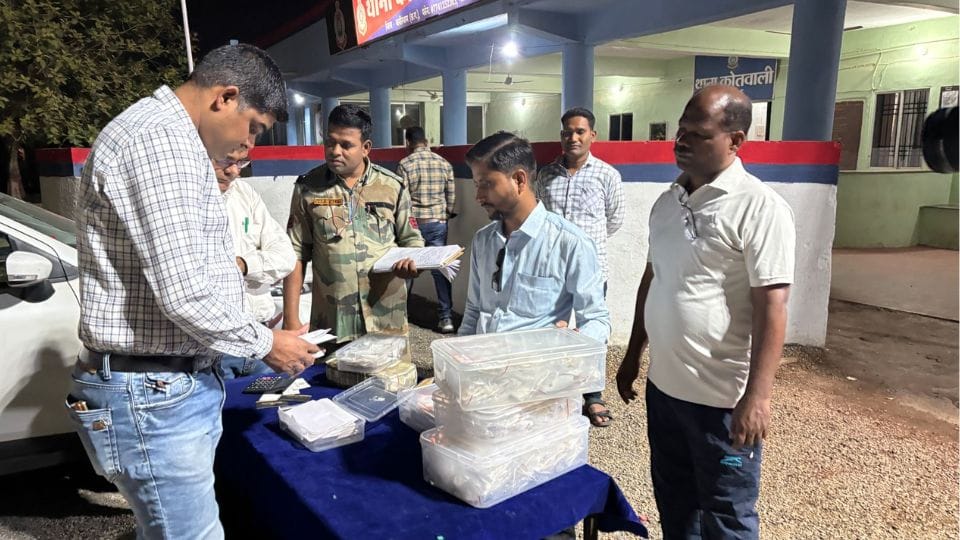 Kabirdham police caught gold worth three crores without valid documents