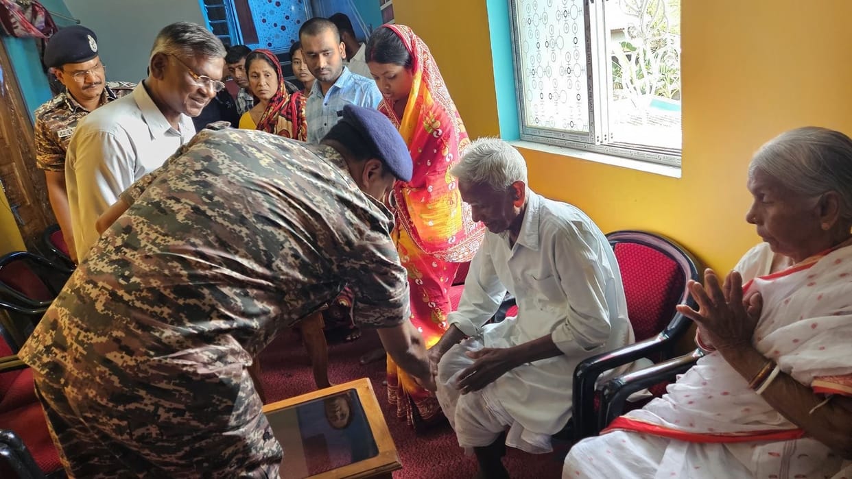 CRPF DG touch martyr's father feet took his blessings for success in the anti-Naxal operation
