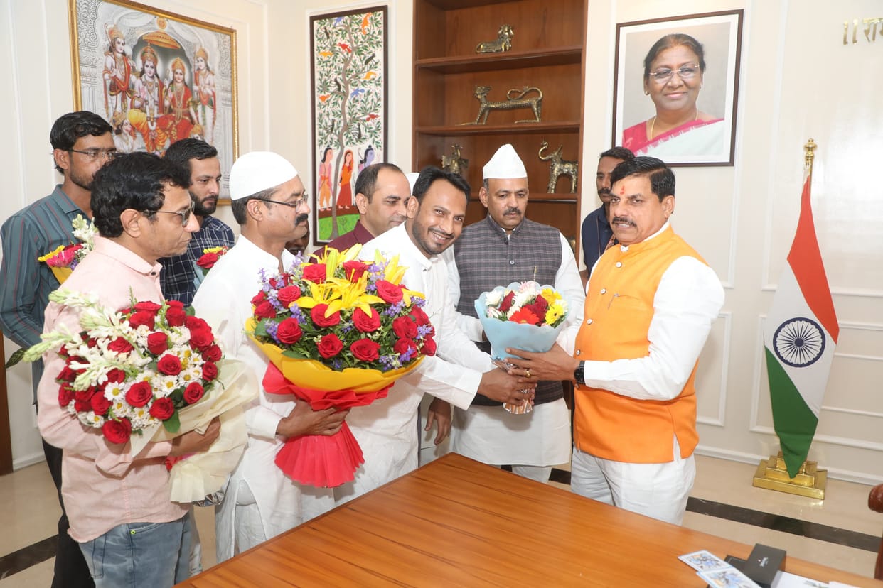 MP News: Muslim community delegation meets CM Dr. Mohan, congratulates him on passing the Waqf Bill