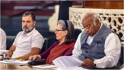 राहुल गांधी और सोनिया गांधी के साथ मल्लिकार्जुन खरगे