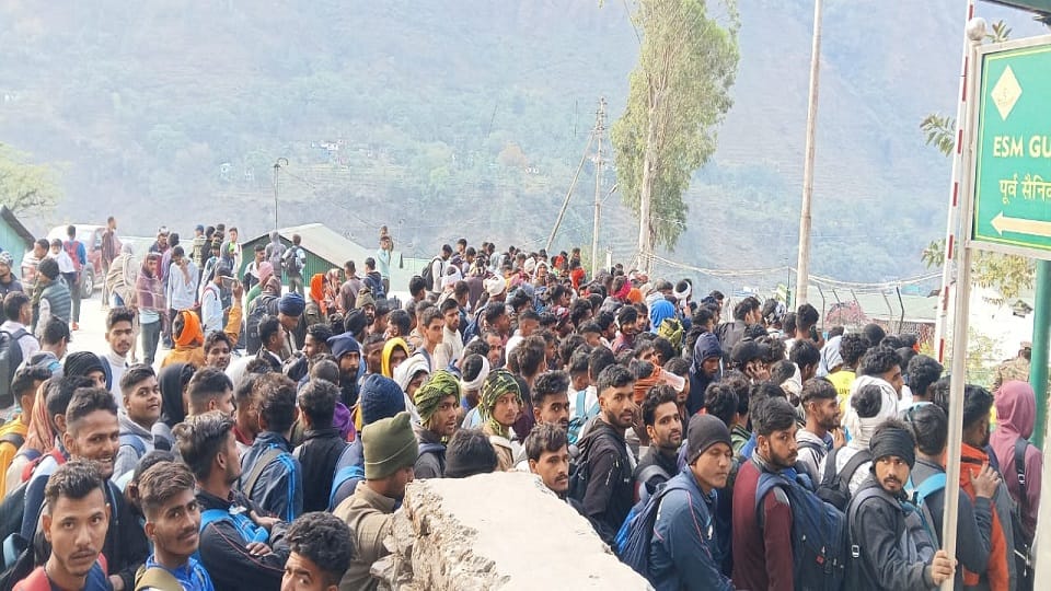More than one thousand youth ran for Army Porter recruitment in dharchula