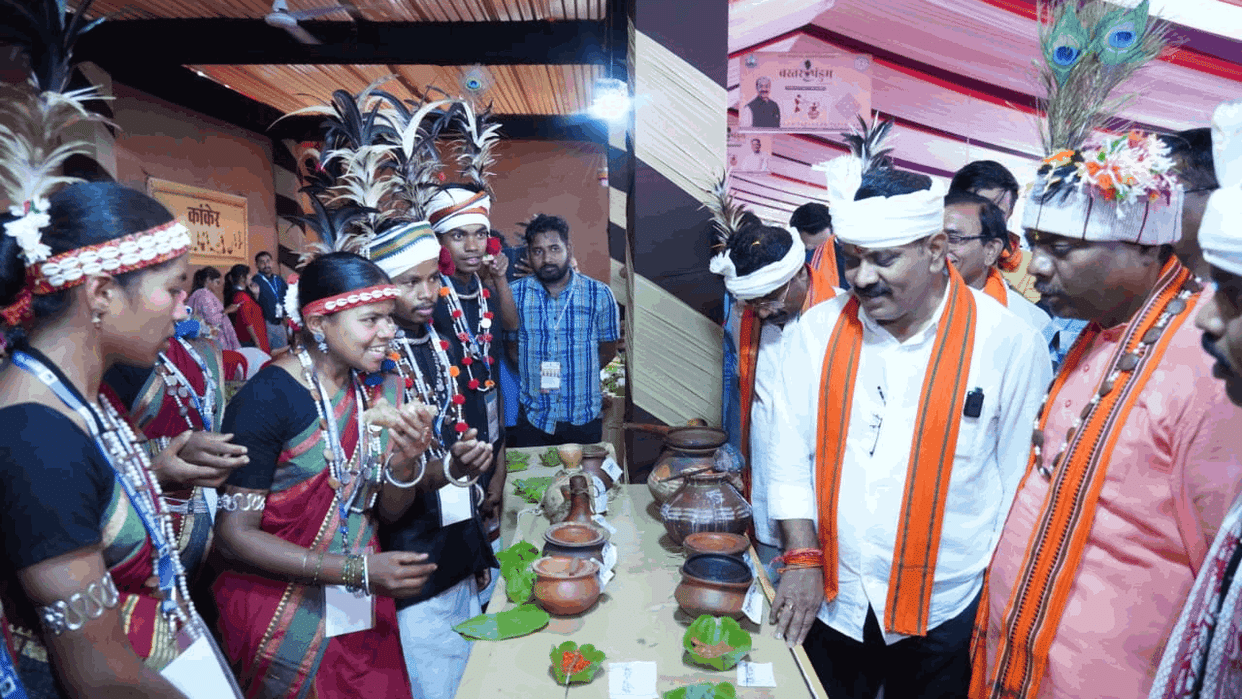 A glimpse of glorious tribal culture was seen in Bastar Pandum