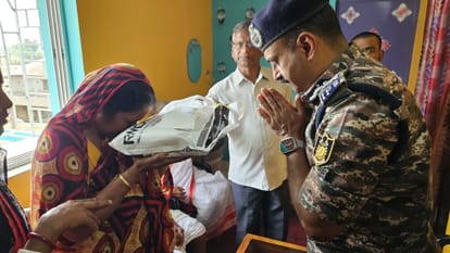 CRPF DG touch martyr's father feet took his blessings for success in the anti-Naxal operation