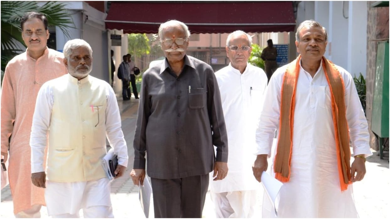 How were 123 valuable properties of Delhi saved from going into clutches of Waqf Board? VHP had run campaign