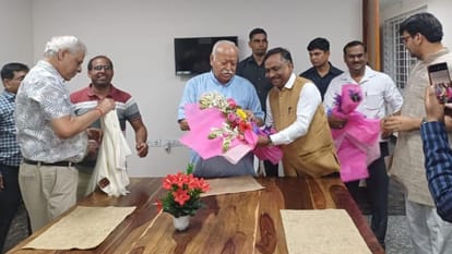 aim of RSS for strengthen Hindus Mohan Bhagwat spoke in varanasi students raised loud slogans