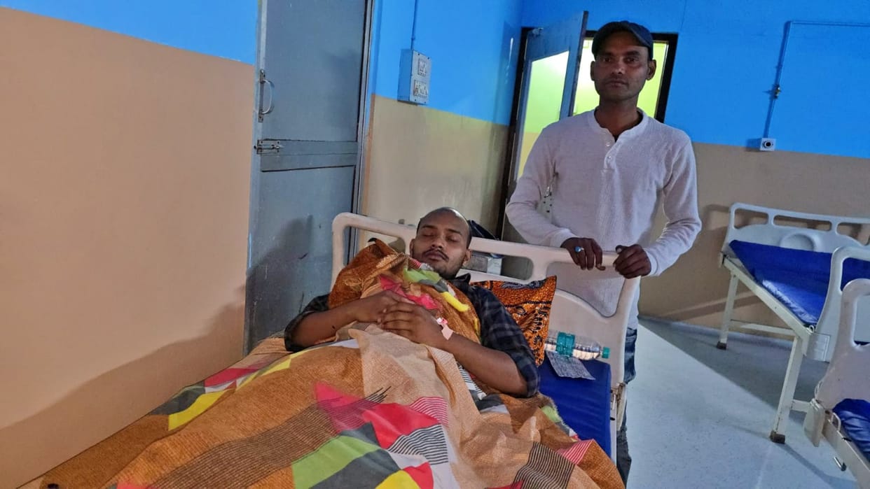 Begusarai News: One youth's leg broken by police's merciless beating on not wearing helmets, another critical