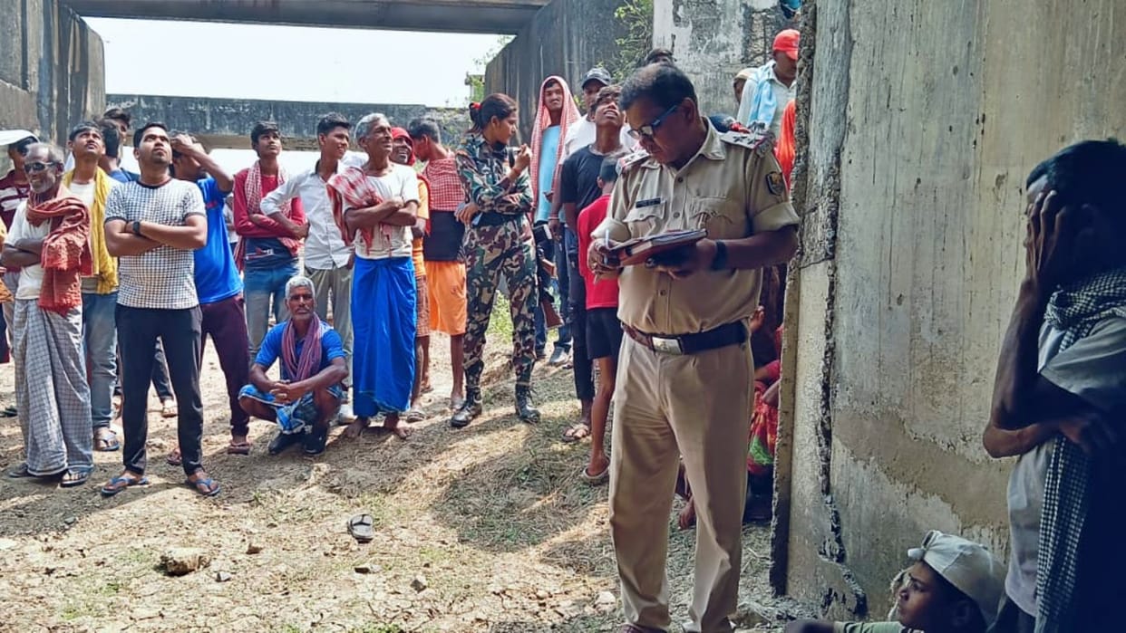 Bhagalpur: Body of youth found under MGR bridge, suspected to be murdered by crushing head over love affair