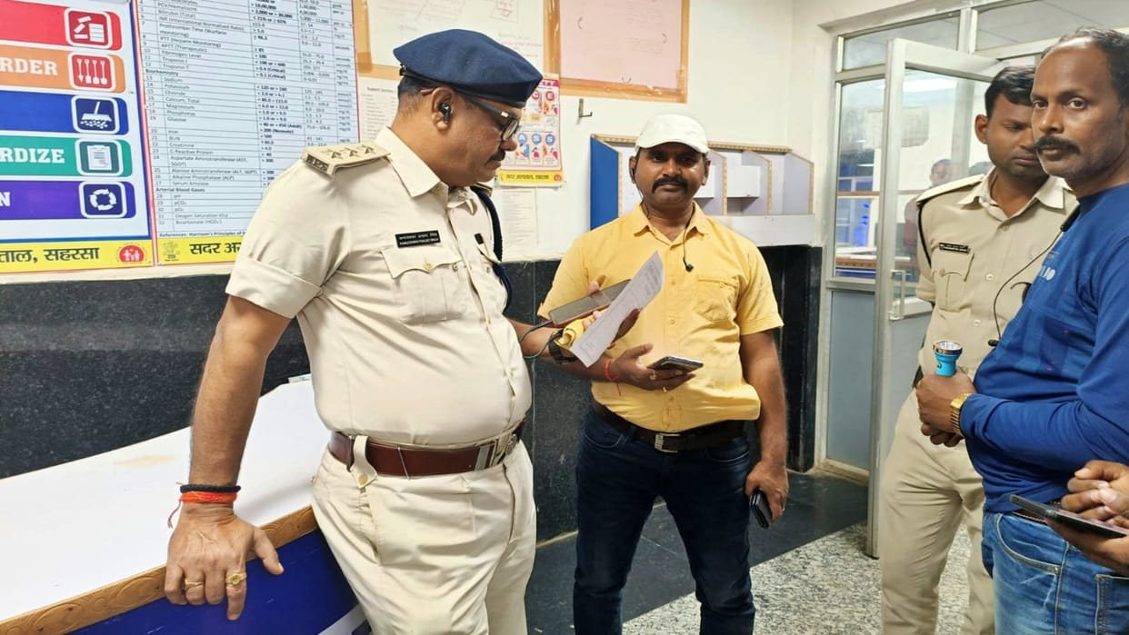 Bihar Crime: In Saharsa, criminals firing on patrol police, watchman injured; Higher center refer