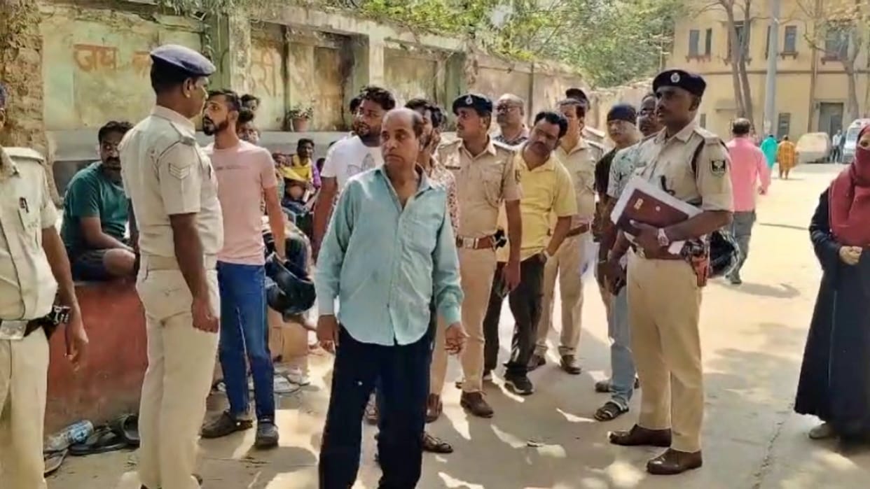Bihar Crime: Murder in broad daylight in Patna; Scooty rider shot in head on Marine Drive, shot in hospital