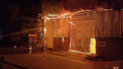 Meerut: Massive fire broke out in a factory in Sardhana, people fled from nearby houses, loss of Rs 50 lakh