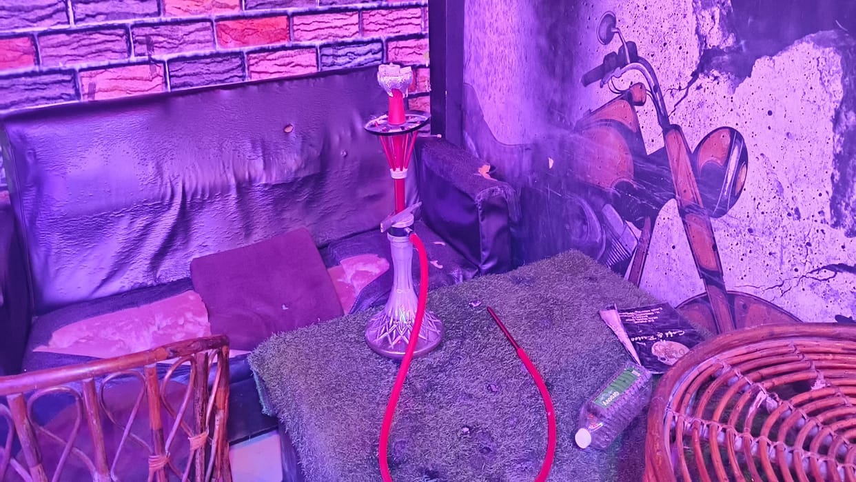 Police Raid on hookah bar in Bareilly Police arrested 10 men including two women