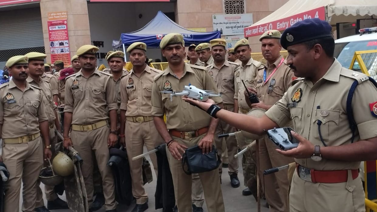 Jume ki namaz in Varanasi after passing of Waqf Bill police alert