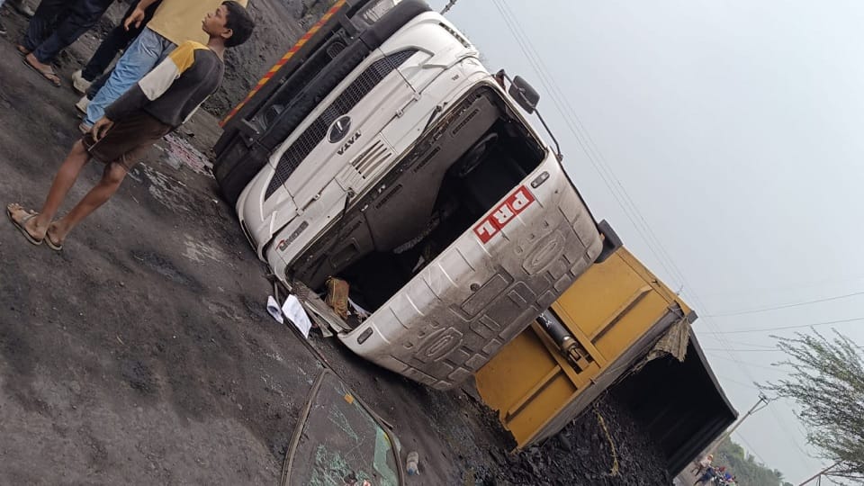 A high speed trailer vehicle crushed a cyclist