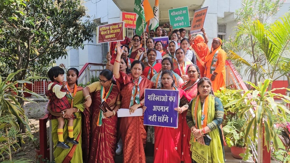 Women demonstrated demanding reservation in rudrapur