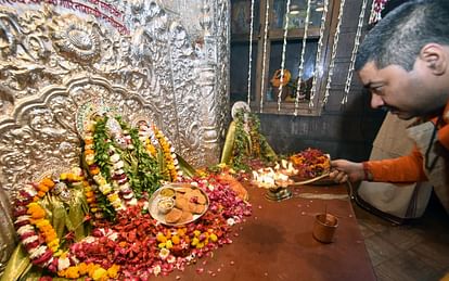 Maa Durga Kaalratri form was worshipped in homes and temples, bells kept ringing throughout the day