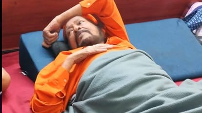 Manoj Kumar Last Photo: शाहरुख को कभी माफ नहीं किया मनोज कुमार ने, आखिरी मुलाकात में बोले, ‘दृश्यम 2’ मत भूलना अभिनेता के निर्देशक निर्माता मनोज कुमार ने ओम शंती ओम में उनका मजाक उड़ाने के लिए शाहरुख खान को कभी माफ नहीं किया