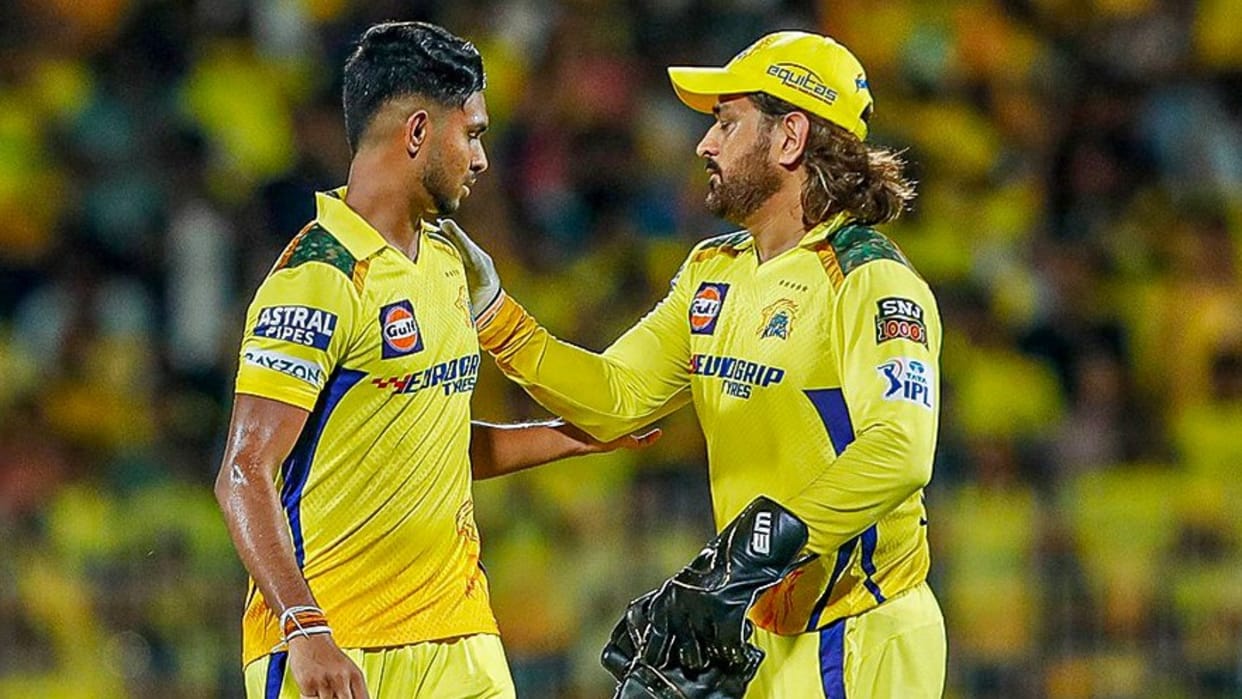 Match at Ekana: Dhoni's yellow army got more love from the audience than the host Lucknow, T-shirts sold for 3