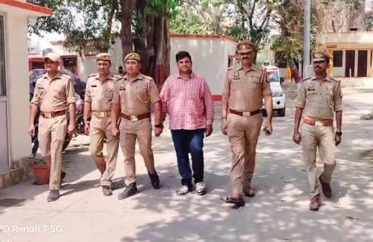 Fake police inspector caught in Ballia pistol and cartridges recovered
