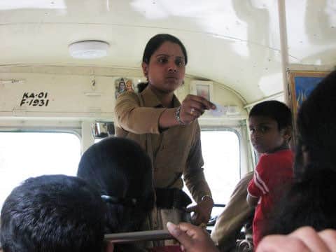 रोडवेज बसों में महिला कंडक्टर।