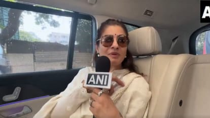 raveena tandon pays Tribute to Manoj Kumar Death says We cannot forget him ever. He was so close to me