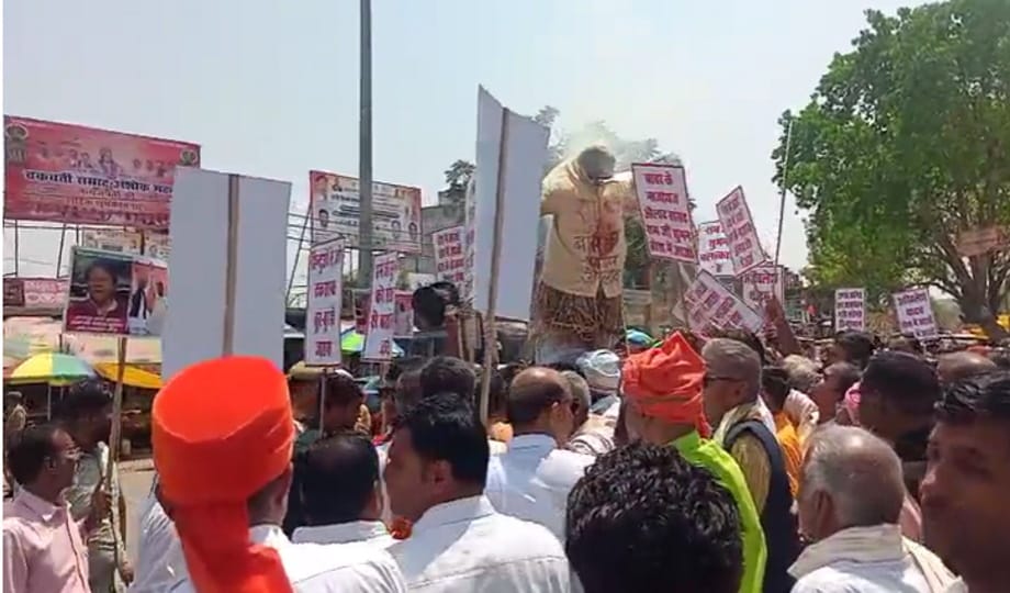 Rana Sanga Controversy Kshatriya Mahasabha burnt effigy SP MP Ramjilal Suman, demanded to register a case
