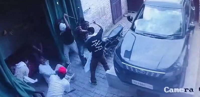 Attack on animal fodder depot operator in Hisar: 5 masked men broke man hands-legs, incident recorded in CCTV