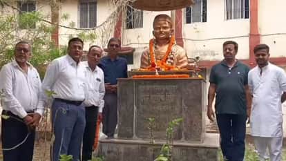 Dau Kalyan Singh was saluted on charity day in Balodabazar