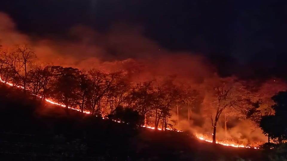 Thousands evacuated in 3 provinces as Canadian wildfires threaten air quality into some US states